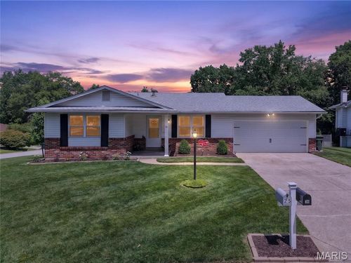 30 N Hillview Dr, Saint Peters, MO, 63376-2059 | Card Image