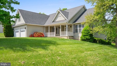 404 Michigan Dr, FALLING WATERS, WV, 25419-4209 | Card Image