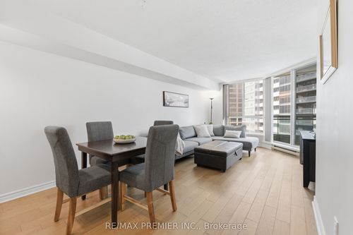 1603-38 Elm Street, Toronto, ON, M5G2K5 | Card Image