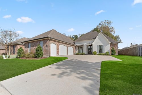 9130 Villa Crossing Dr, Greenwell Springs, LA, 70739-4659 | Card Image