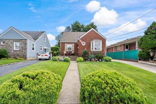 52 Legion Pl, Malverne, NY, 11565-1565 | Card Image