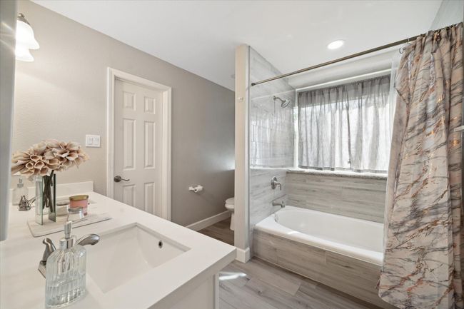 22302 Mosswillow Ln, House other with 3 bedrooms, 2 bathrooms and 2 parking in Tomball TX | Image 7
