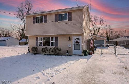 7634 Pinehurst Dr, Mentor-On-The-Lake, OH, 44060-3206 | Card Image