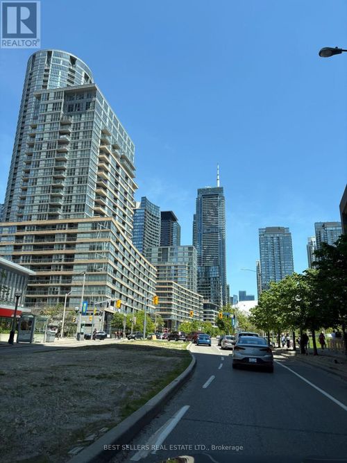 1001-4000 Spadina Ave, Toronto, ON, M5V3Y9 | Card Image