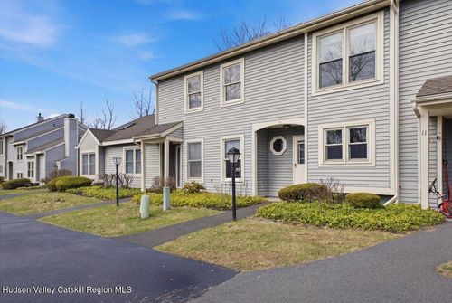 10 Minuteman Court, Clifton Park, NY, 12065 | Card Image