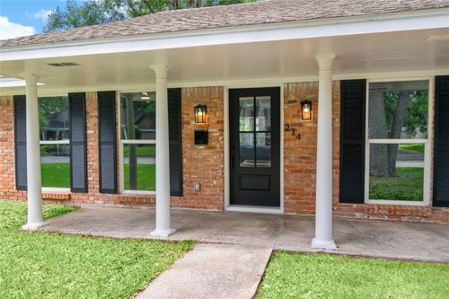 214 Whispering Oaks Dr, Seabrook, TX, 77586-4622 | Card Image