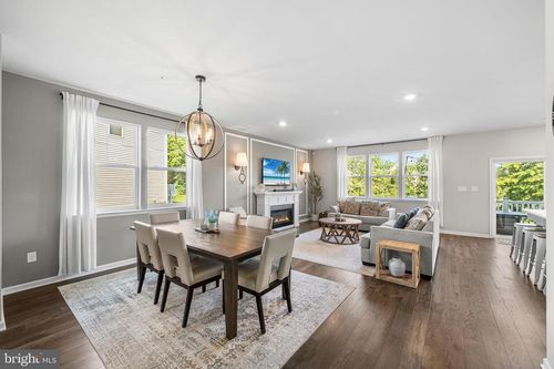 43 Hummingbird Ln, Phoenixville, PA, 19460-5635 | Card Image