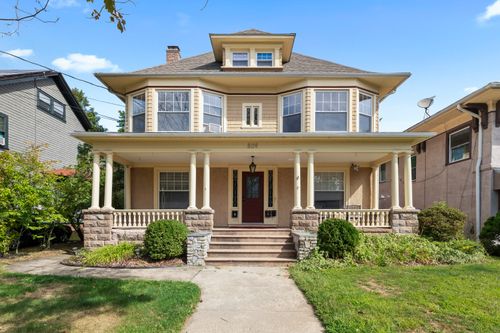 809 Edgewood Ave, New Haven, CT, 06515-2216 | Card Image