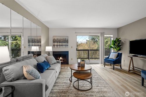 44-500 N National Ave, Bremerton, WA, 98312-3590 | Card Image