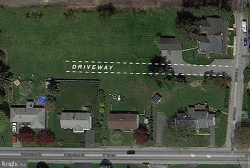 10 W Bridge St, PARKESBURG, PA, 19365-1216 | Card Image