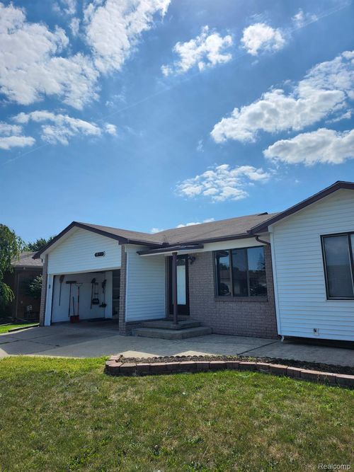 18260 Millstone Dr, Macomb, MI, 48044-4194 | Card Image