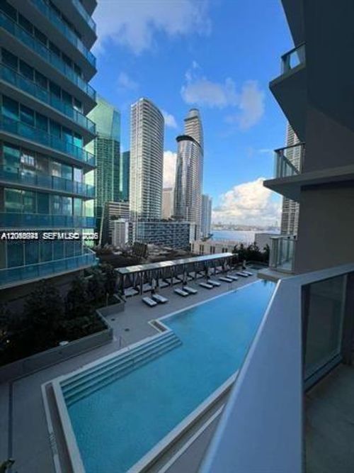 1605-77 Se 5th St, Miami, FL, 33131-2507 | Card Image