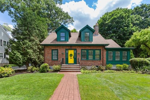 14 Rangeley Rdg, Winchester, MA, 01890-2613 | Card Image