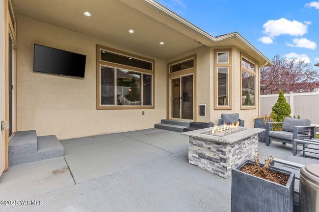 Back Patio | Image 33