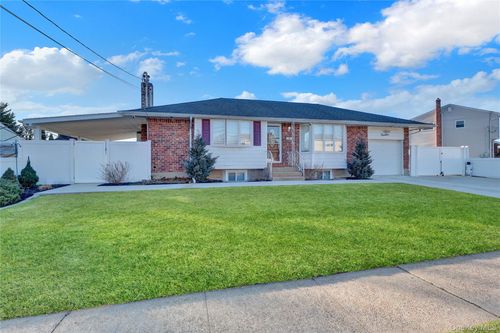 14 Lisa Dr, Deer Park, NY, 11729-6212 | Card Image