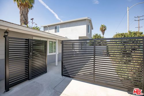 713 S Lake Street, Burbank, CA, 91502 | Card Image