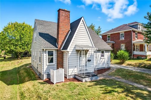 609 Park Ave, Farrell, PA, 16121-1731 | Card Image