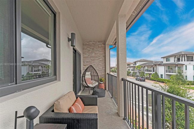 4690 Nw 84 Th Ave, Townhouse with 3 bedrooms, 5 bathrooms and null parking in Doral FL | Image 18