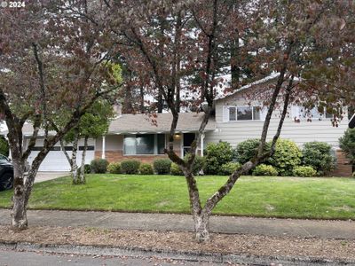 720 Ne 199 Th Ave, House other with 3 bedrooms, 2 bathrooms and 2 parking in Portland OR | Image 2