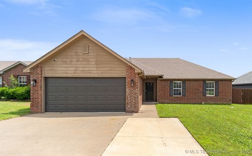 1110 Catalina Dr, Oologah, OK, 74053-3288 | Card Image