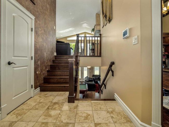208 Mt Sunburst Place W, House other with 4 bedrooms, 3 bathrooms and 4 parking in Lethbridge AB | Image 5