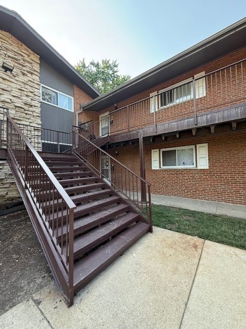 apt-2b-1810 W Hatherleigh Ct, Mount Prospect, IL, 60056-4730 | Card Image