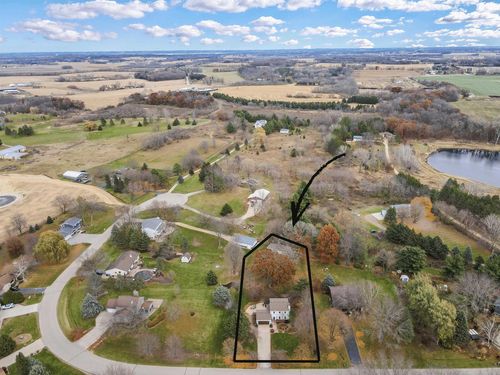 938 Johnson Ave, Oregon, WI, 53575-2866 | Card Image