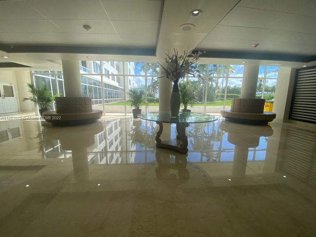 APT-506 - 5005 Collins Ave, Condo with 1 bedrooms, 2 bathrooms and null parking in Miami Beach FL | Image 13