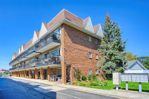 apt-89-114 Atlantic Ave, Lynbrook, NY, 11563-3458 | Card Image