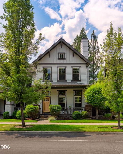 2641 Nw Crossing Dr, Bend, OR, 97703-6704 | Card Image