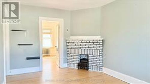 5038 Huron St, Niagara Falls, ON, L2E2J7 | Card Image