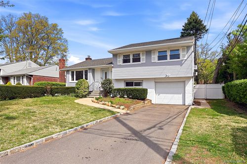 72 Woolsey Ave, Glen Cove, NY, 11542-1940 | Card Image