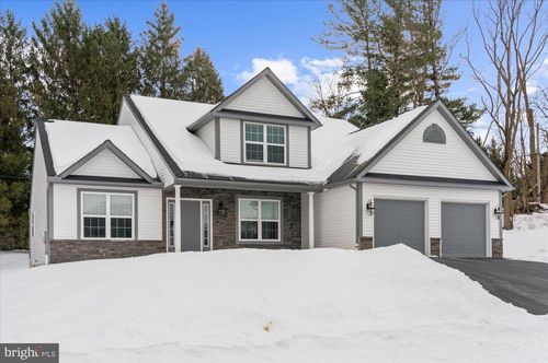 200 Sianna Cir, Wernersville, PA, 19565-2303 | Card Image