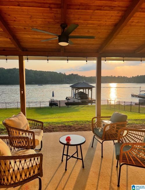 282 Horseshoe Cir, Talladega, AL, 35160-8214 | Card Image