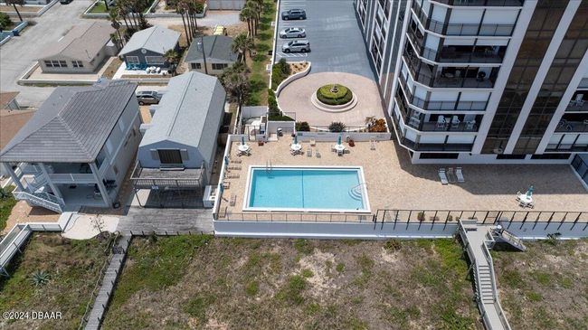 Aerial View of Pool and Roundabout | Image 11