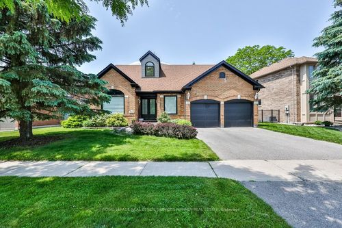 712 Foxcroft Blvd, Newmarket, ON, L3X1N2 | Card Image