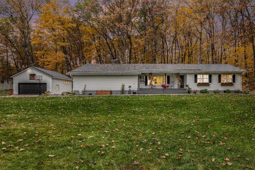 8825 Algoma Ave, Rockford, MI, 49341-8022 | Card Image