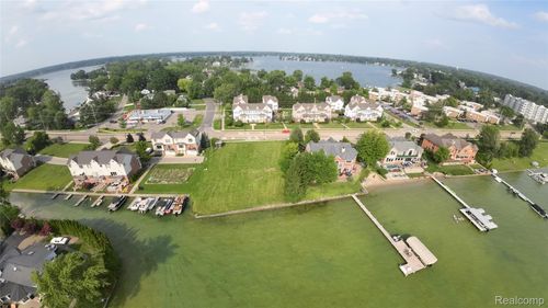 1540 Cass Lake Rd, Keego Harbor, MI, 48320-1007 | Card Image