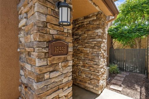 19539 Laroda Ln, Saugus, CA, 91350-3236 | Card Image