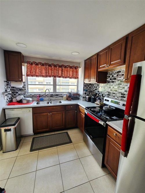 208-2201 Nw 41st Ave, Lauderhill, FL, 33313-7017 | Card Image