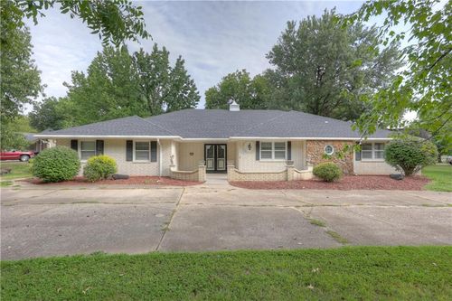 710 Village Dr, Pittsburg, KS, 66762-3540 | Card Image