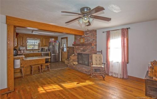 114 Holyoke Rd, Westfield, MA, 01085-1611 | Card Image