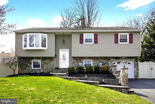 66 Henry Ave, FEASTERVILLE TREVOSE, PA, 19053-2322 | Card Image