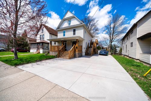 4749 Epworth Cir, Niagara Falls, ON, L2E1E1 | Card Image