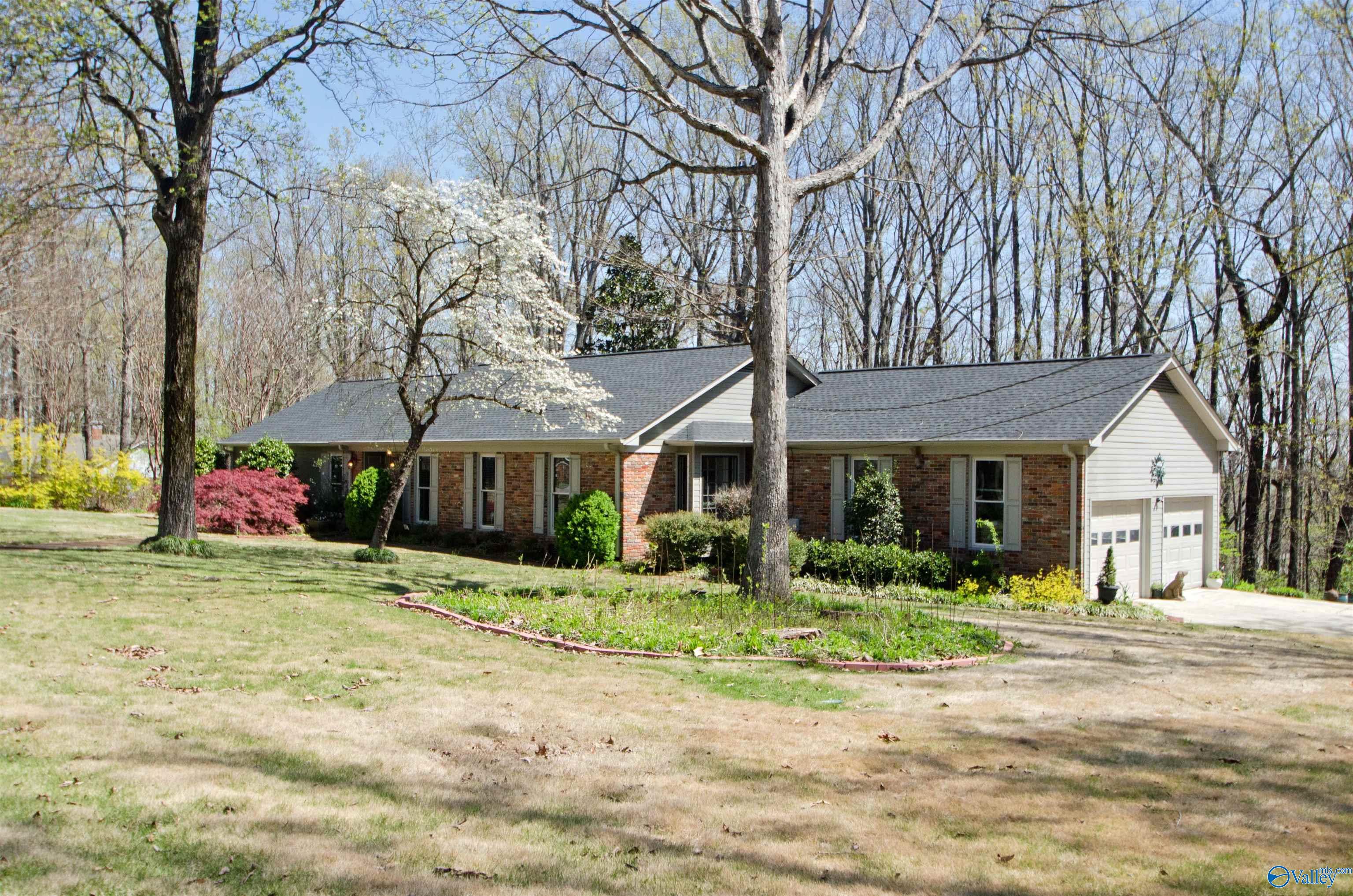 High Point Dr, Decatur, AL 35603