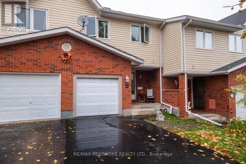 33 Vermont Meadow, Petawawa, ON, K8H3N4 | Card Image