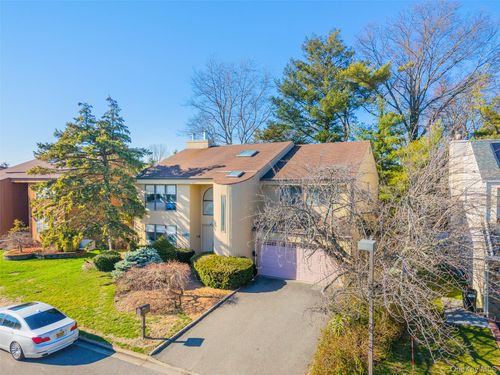 17 Princeton Dr, Syosset, NY, 11791-6739 | Card Image