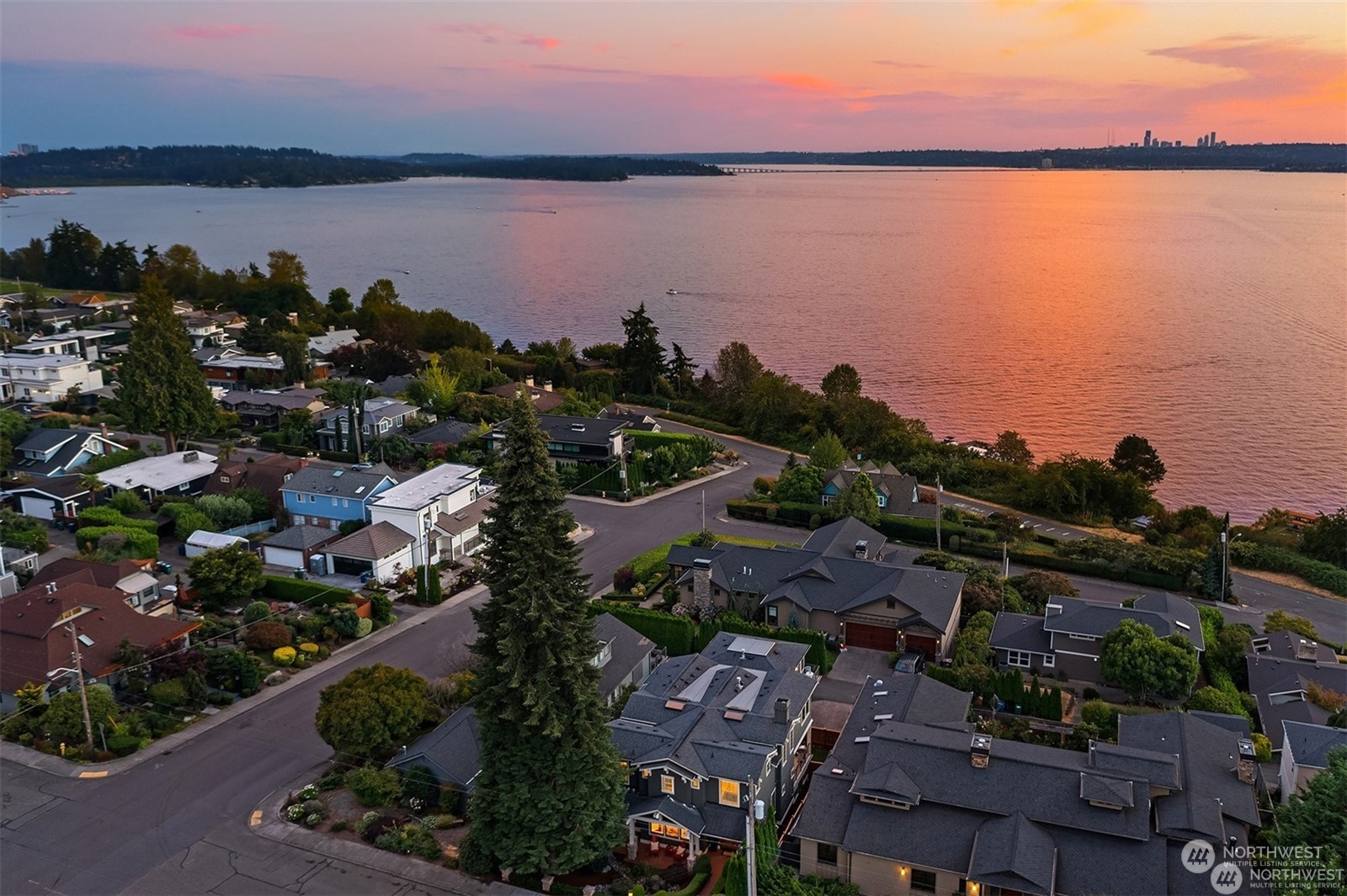 8th Ave, Kirkland, WA 98033