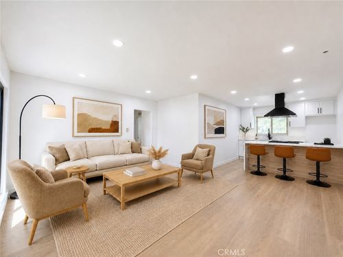 11-6020 Nevada, Woodland Hills, CA, 91367 | Card Image