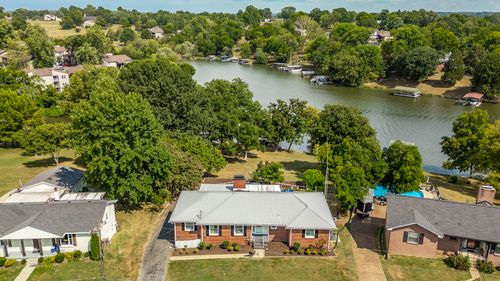 194 Roberta Dr, Hendersonville, TN, 37075-5371 | Card Image